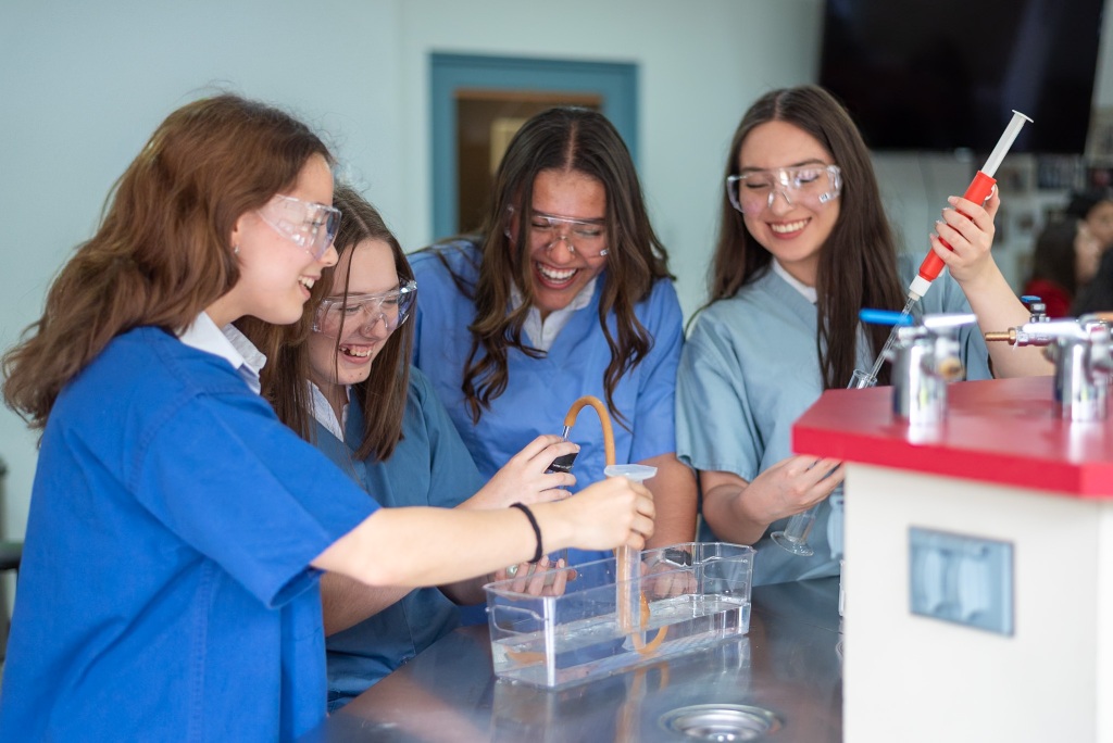 Convenios con universidades en Colegios APDE